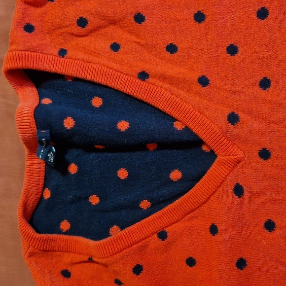 Red v-neck sweater with navy polka dots - Picture 2 of 5